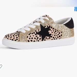 PARTY Women's Fashion Star Sneaker Lace Up Low Top Comfortable Walking Shoes